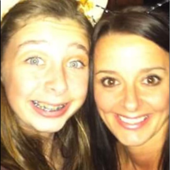 Meet your Posher, Hollie - Picture 1 of 1